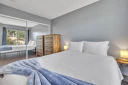 Spacious Point Loma 2BR w/ Ocean Views + Parking