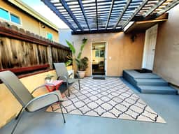 *Charming Studio* Central to Everything!