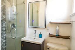 *Private Entrance Room* - Convenient and Cozy!