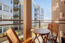 Waterfront Spacious 1BR+Den Walk to Pike Place