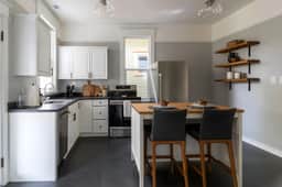 Central District House – Deck, Yard, Walk to Eats