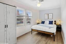Sunny Upstairs Flat with Free Parking