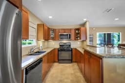 Bay Park 3BR Home w/ Hot Tub Short Drive to Beach