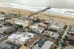 Stylish Manhattan Beach Home with Ocean Deck