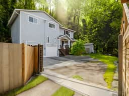 Musician’s Escape in South Seattle Near It All