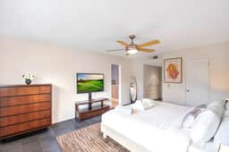 Relax in Palm Springs Pool, Spa, EV Charger, Views