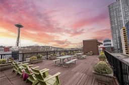 Space Needle View | Elegant Belltown Studio