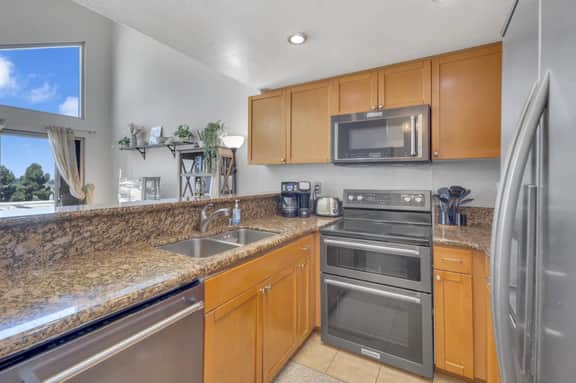 Spacious Point Loma 2BR w/ Ocean Views + Parking