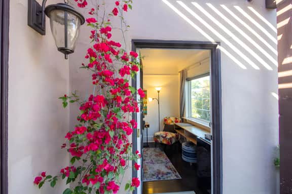 *Private Entrance Room* - Convenient and Cozy!