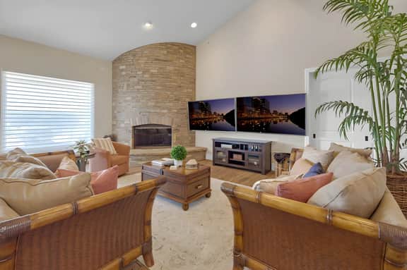 5BR Family Oasis w/ Views, Pool, Trampoline & BBQ