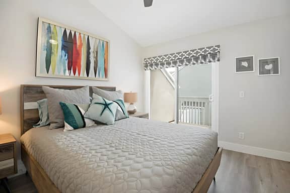 Beach Chic Condo | Walk to Strands Beach | Pool