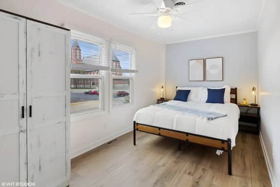 Sunny Upstairs Flat with Free Parking