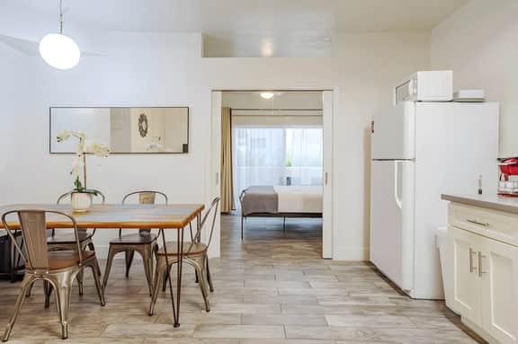 UCLA Adjacent 2BR with Quiet Courtyard View