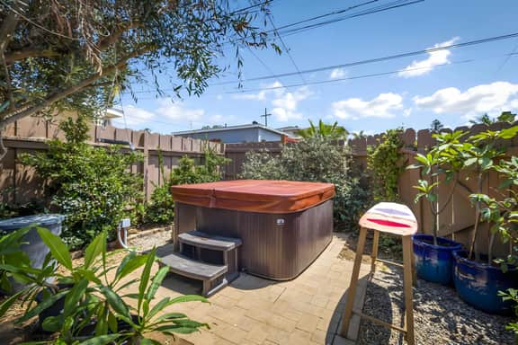 Bay Park 3BR Home w/ Hot Tub Short Drive to Beach