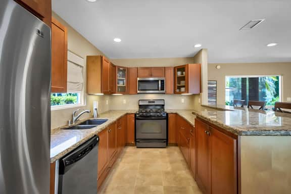 Bay Park 3BR Home w/ Hot Tub Short Drive to Beach