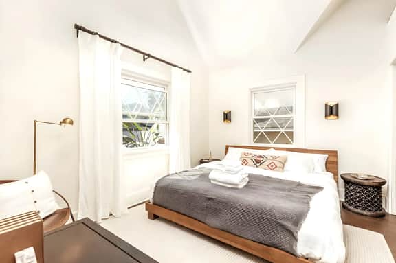 Vaulted 2BR Steps to Surf, Shops & Cafes