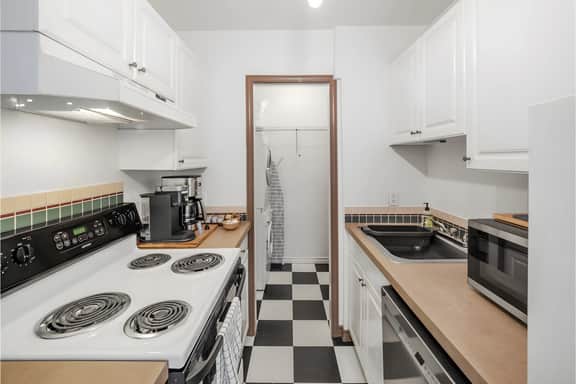 Downtown Condo – Views, Walkable, Fun! Dog Ok
