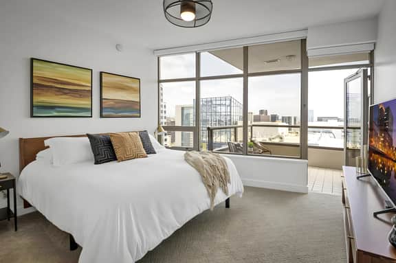 Upscale 2BR Condo with Bay Views, Pool, & Rooftop Deck