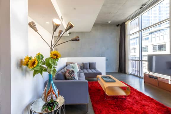 Modern Loft, Clean, Quiet, Parking, WiFi, Cable