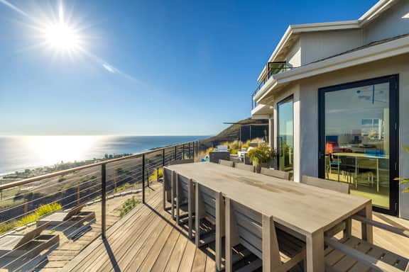 Newly Refreshed Malibu · Hot Tub · Ocean Views