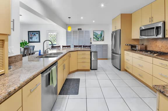 Light-Filled 3BR w/ Hot Tub, Garden & Prime Locale