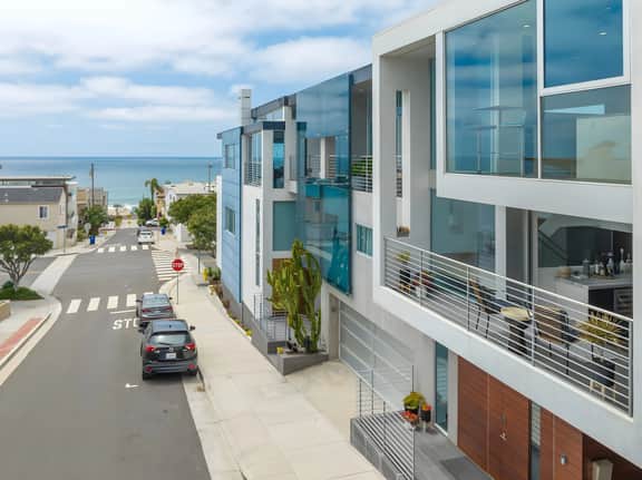 Luxury Townhome Steps from the Sand
