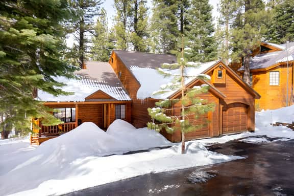 Modern Mountain Retreat Near Northstar – Sleeps 8
