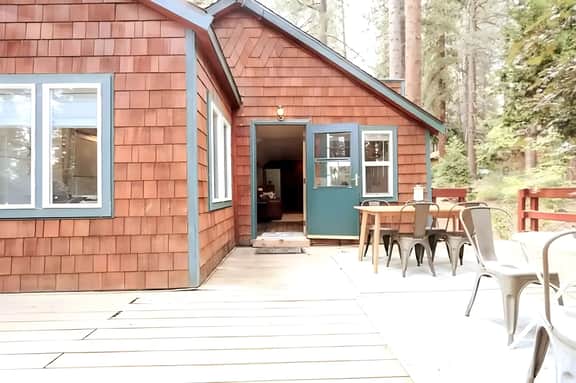 Charming Kings Beach Cabin, Hot Tub, Walk to Lake