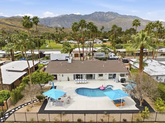 Palm Springs Oasis: Pool, Hot Tub & Mountain Views