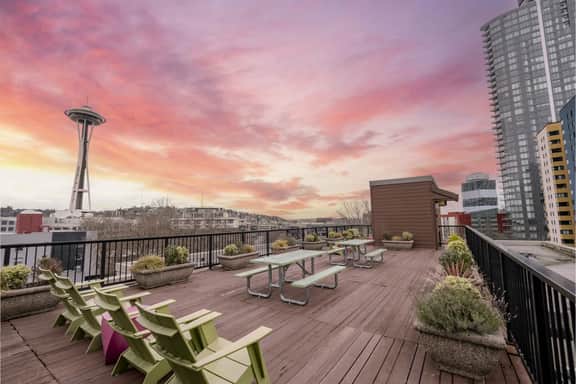 Space Needle View | Elegant Belltown Studio