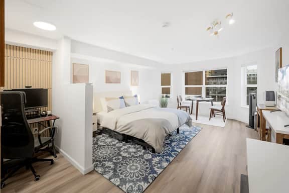 Space Needle View | Elegant Belltown Studio