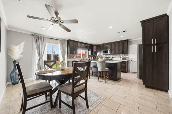 Charming 3BR w/ Hills Views, Pool & Billiards