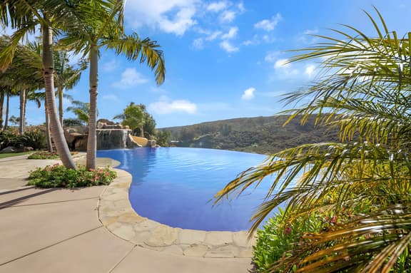 5BR Family Oasis w/ Views, Pool, Trampoline & BBQ