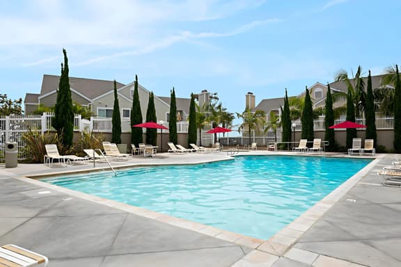 Beach Chic Condo | Walk to Strands Beach | Pool