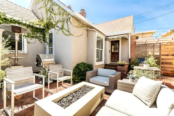 Vaulted 2BR Steps to Surf, Shops & Cafes