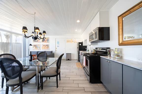 Mountain-View MCM Condo and Pool Access