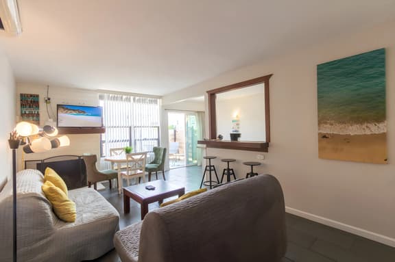 OB Beach Bungalow – Walk to Surf, Sun & Food
