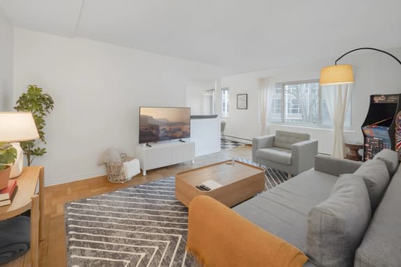 Downtown Condo – Views, Walkable, Fun! Dog Ok