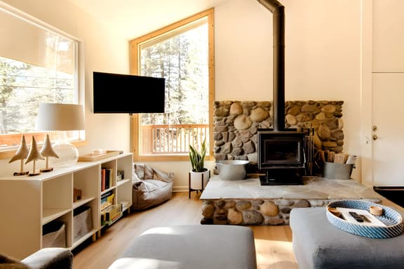 Perfect 2BR Ski Chalet Walk to Lifts Avoid Traffic