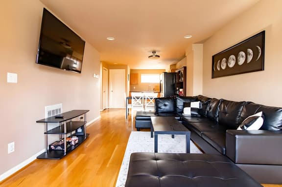 Free EV Charging 3BR Garage Wifi Walk to Parks