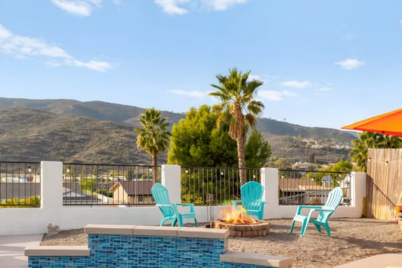 Southwest Oasis Pool, Fire Pit, Views & Family Fun