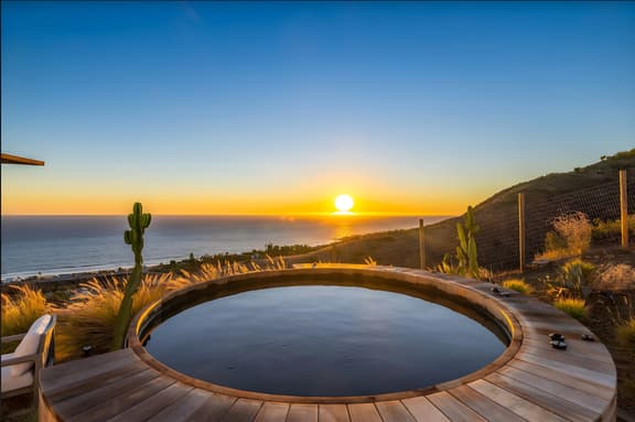 Newly Refreshed Malibu · Hot Tub · Ocean Views