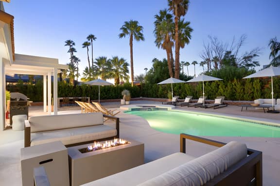Palm Springs Paradise with Spa and Fire Pit