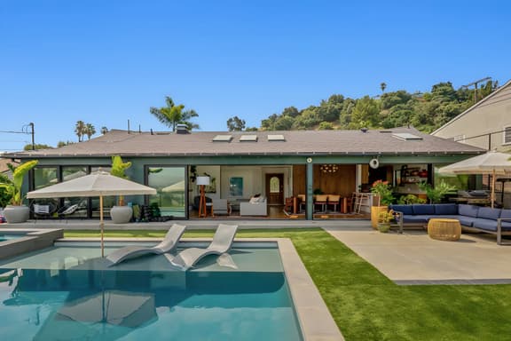 Modern Luxury Retreat w/ Pool Spa & Stunning Views