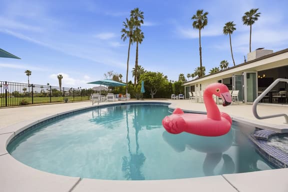Palm Springs Oasis: Pool, Hot Tub & Mountain Views