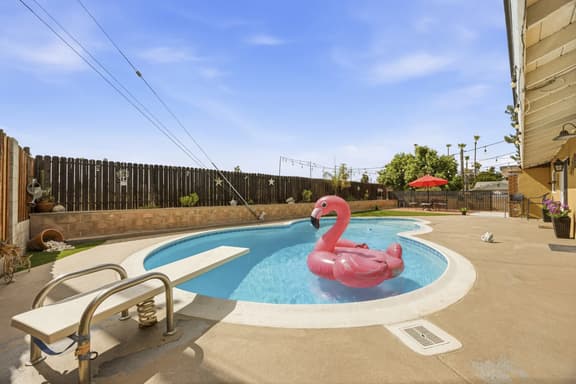 Charming 3BR w/ Hills Views, Pool & Billiards